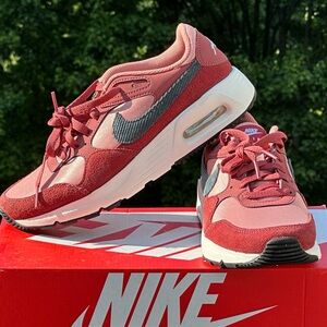 NEW Nike Air Max SC SE Low Casual Sneaker Size US Womens 11